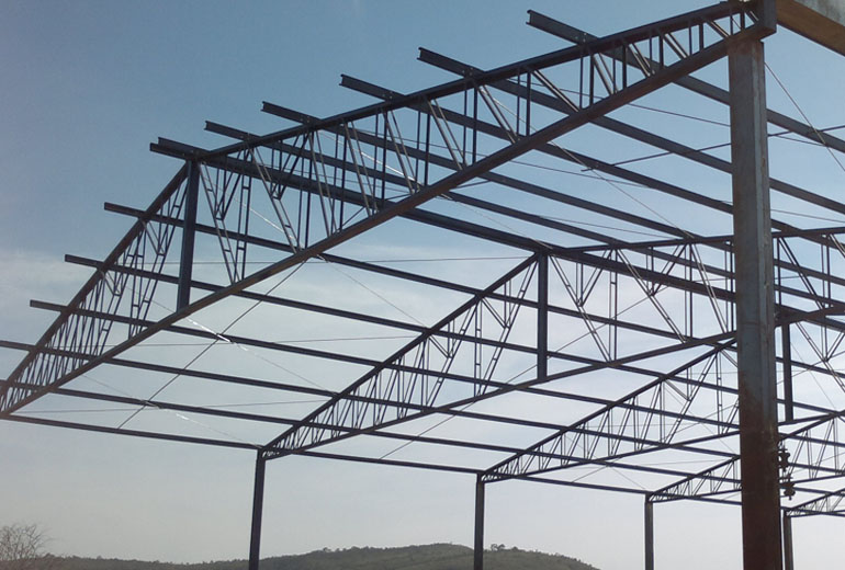 Caldeiraria industrial pesada e soldagem qualificada em oficina própria