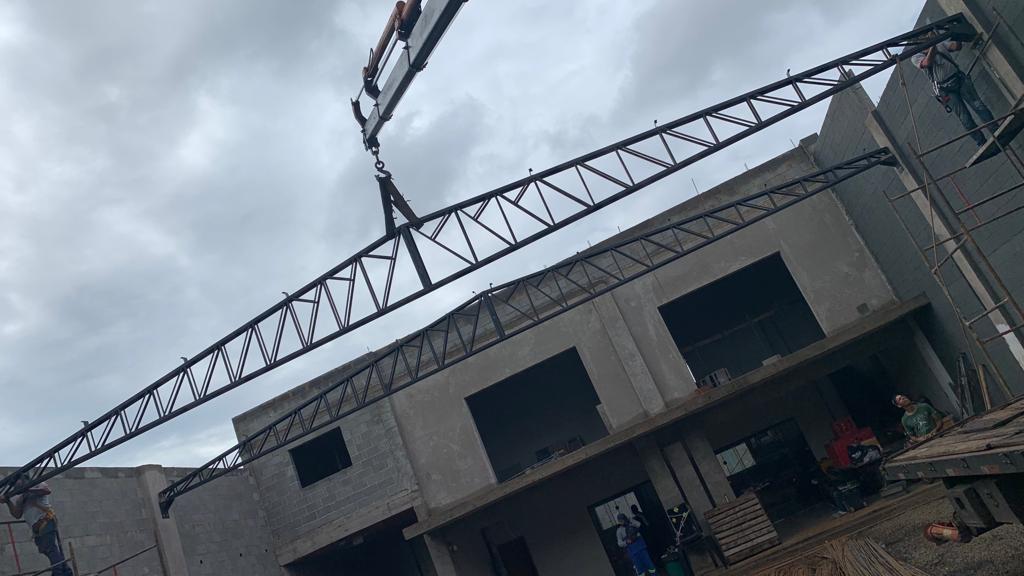 Fixação de Telhas Trapezoidais Industriais
